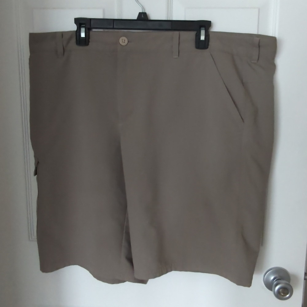 Men's Columbia Regular Fit Omni Shade UV Protection Tan Shorts Sz. 42